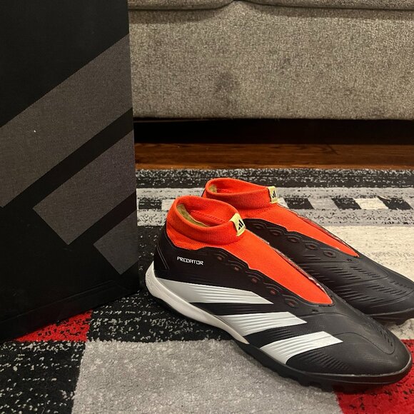 Adidas predator cleats for Turf/grass - Picture 1 of 5
